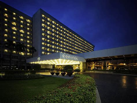 luxury hotels in the philippines.
